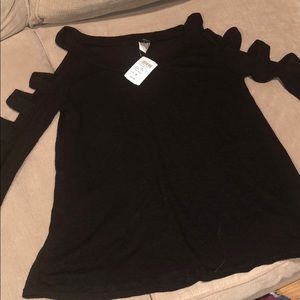 WINDSOR Long sleeved Cold shoulder black top